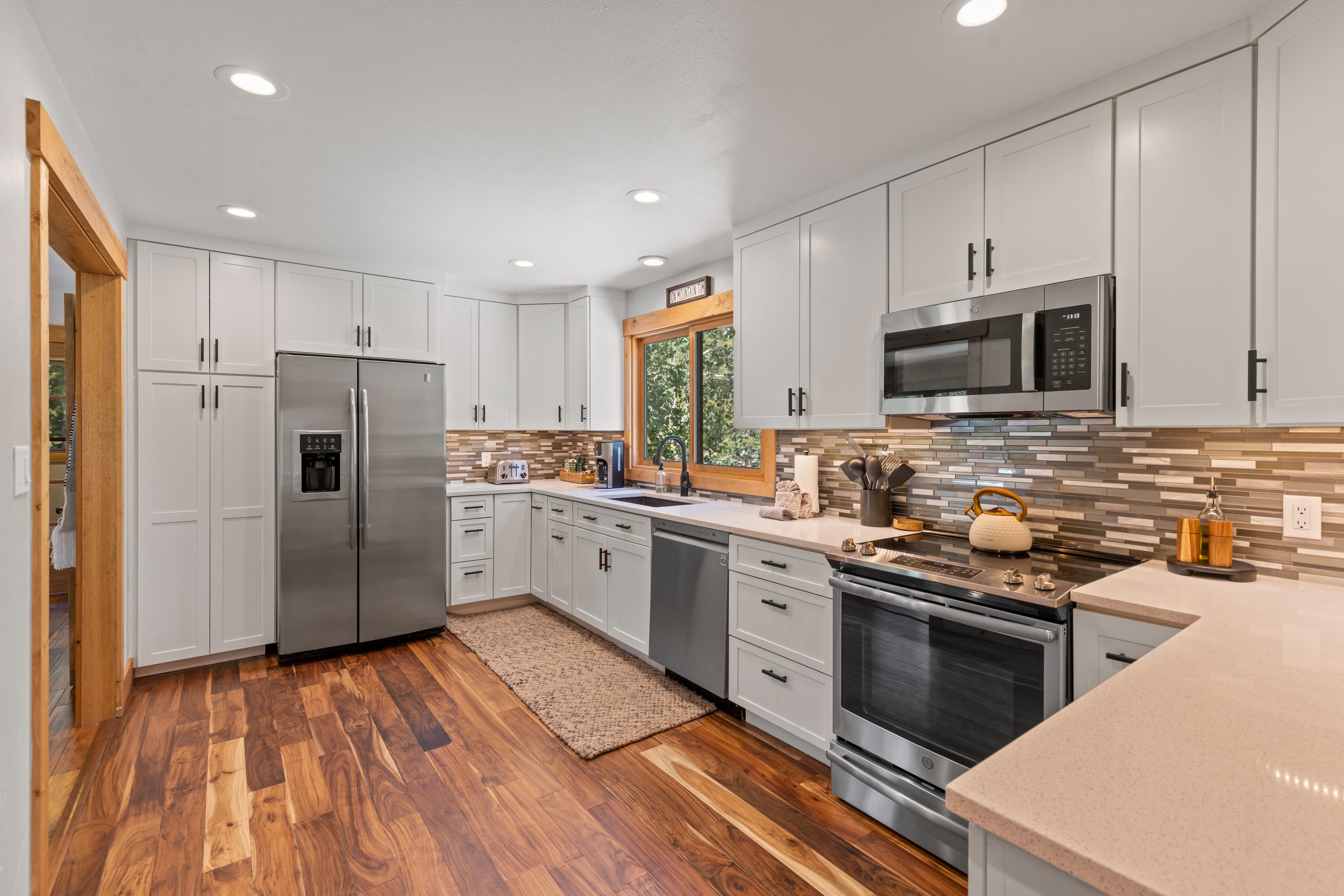 Kitchen with counter seating