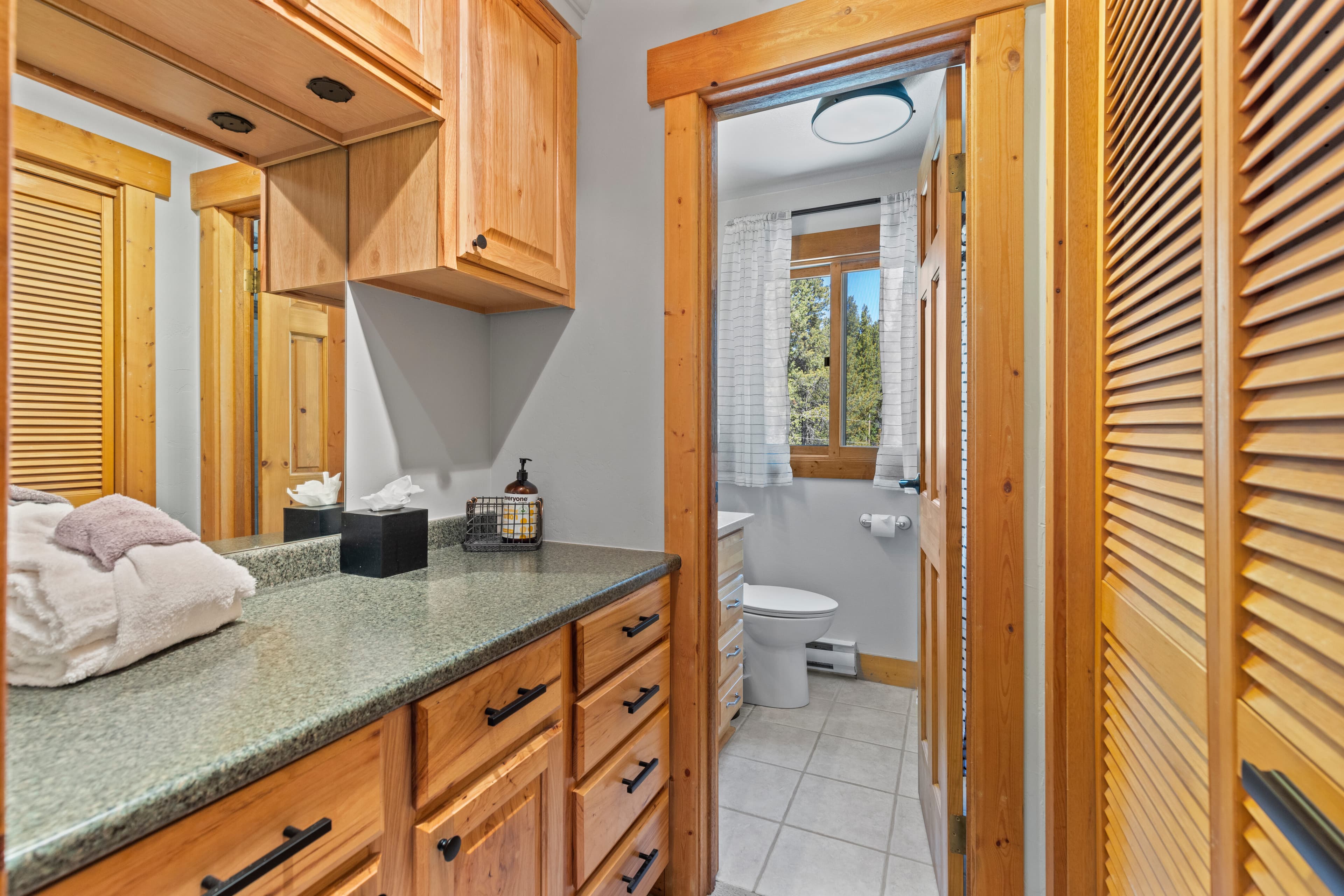 Primary bedroom vanity